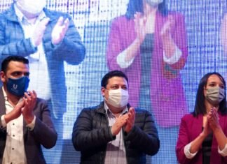 Vuoto y Ferraresi entregaron créditos y viviendas