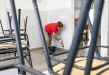 Continúan los trabajos de mantenimiento, limpieza y refacción en establecimientos educativos