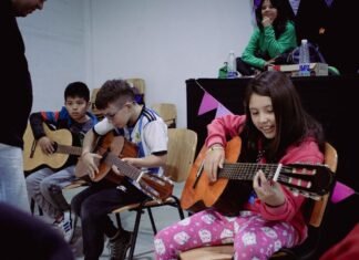 La Municipalidad de Ushuaia dió comienzo a los talleres de guitarra