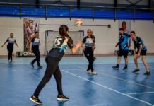 Encuentro de rugby bajo techo