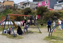 El PAR realizó una jornada voluntaria de limpieza y mejoras en la plaza infantil del Barrio Progreso