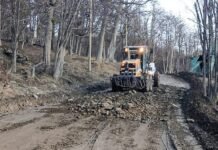 La municipalidad de Ushuaia continúa con tareas de bacheo y mantenimiento de calles de ripio