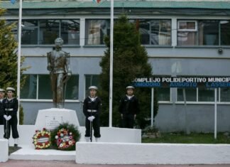 El municipio de Ushuaia reconoció la figura del Comodoro Augusto Lasserre