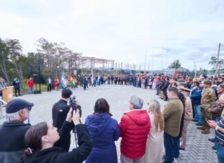 Ushuaia inauguró la plaza estado plurinacional de Bolivia
