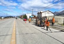 La municipalidad de Ushuaia continúa con trabajos de bacheo y mantenimiento vial