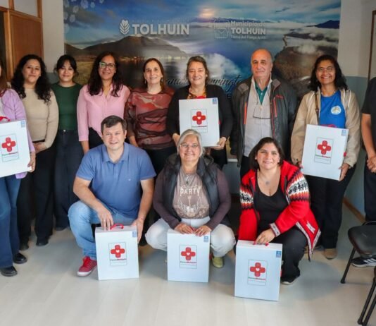 El Municipio acompañó la donación de botiquines para escuelas y jardines de Tolhuin