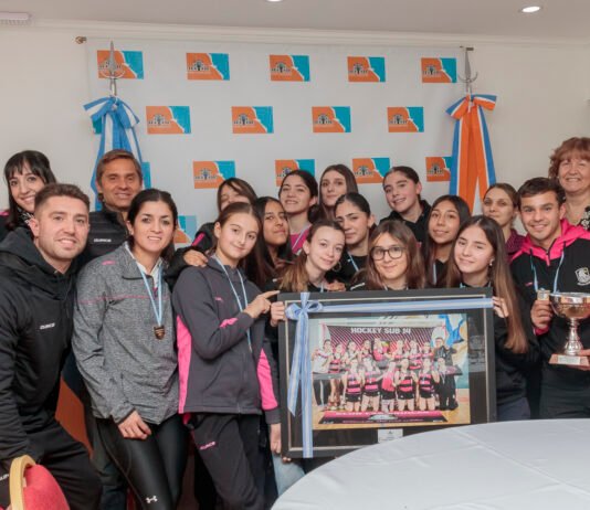 Destacado reconocimiento a las campeonas nacionales Sub-14 de hockey pista