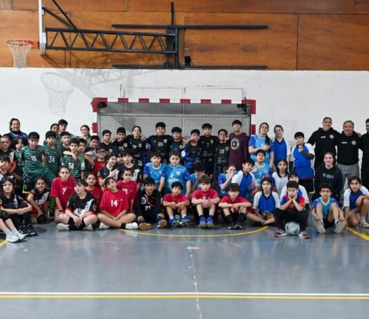 El handball infantil vivió una gran jornada deportiva en Tolhuin