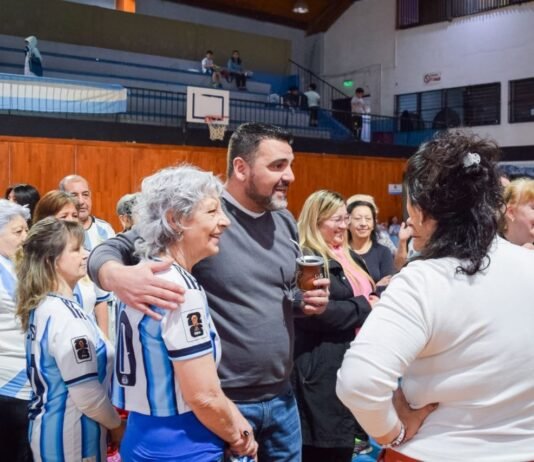 Vuoto compartió una jornada de encuentro, recreación y actividad física con adultos mayores