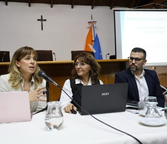 Presentaron una app para mejorar la comunicación entre padres en conflictos familiares y proteger a niñas, niños y adolescentes